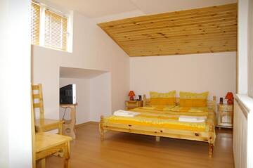 Фото номера Двухместный номер с 1 кроватью Гостевой дом Karadzhovy Guest House г. Калофер 2