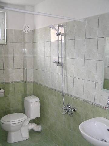 Фото номера Четырехместный номер с балконом Гостевой дом Karadzhovy Guest House г. Калофер 8
