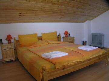 Фото номера Четырехместный номер с балконом Гостевой дом Karadzhovy Guest House г. Калофер 10
