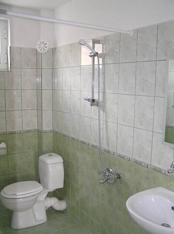 Фото номера Четырехместный номер с балконом Гостевой дом Karadzhovy Guest House г. Калофер 14