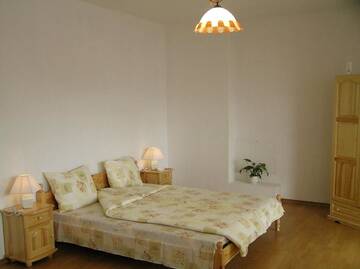 Фото номера Четырехместный номер с балконом Гостевой дом Karadzhovy Guest House г. Калофер 15