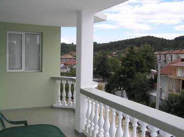 Фото номера Четырехместный номер с балконом Гостевой дом Karadzhovy Guest House г. Калофер 13