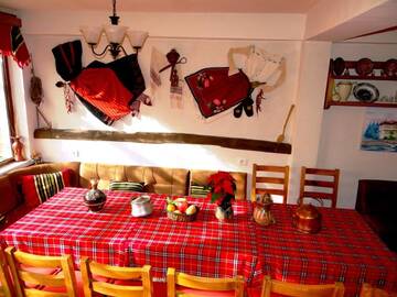 Фото номера Дом с 4 спальнями Гостевой дом Chardaka Guest House г. Калофер 12
