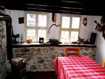 Фото номера Дом с 4 спальнями Гостевой дом Chardaka Guest House г. Калофер 13