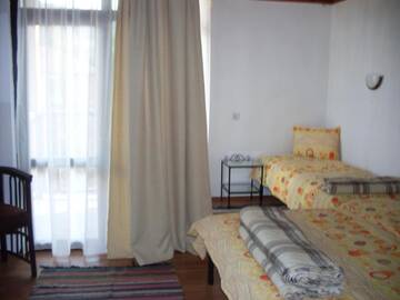 Фото номера Трехместный номер Гостевой дом Tsutsovi House г. Калофер 4