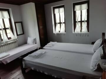 Фото номера Двухместный номер с 1 кроватью или 2 отдельными кроватями Отель Family Hotel Kalifer г. Калофер 11