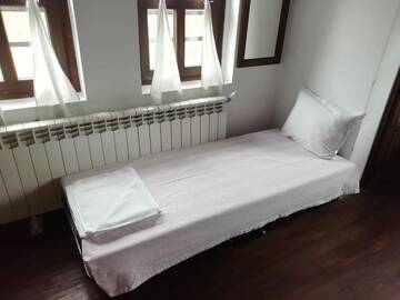 Фото номера Двухместный номер с 1 кроватью или 2 отдельными кроватями Отель Family Hotel Kalifer г. Калофер 12