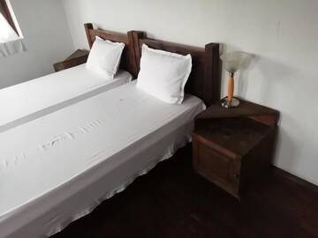 Фото номера Двухместный номер с 1 кроватью или 2 отдельными кроватями Отель Family Hotel Kalifer г. Калофер 7