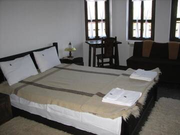 Фото номера Трехместный номер Отель Family Hotel Kalifer г. Калофер 5
